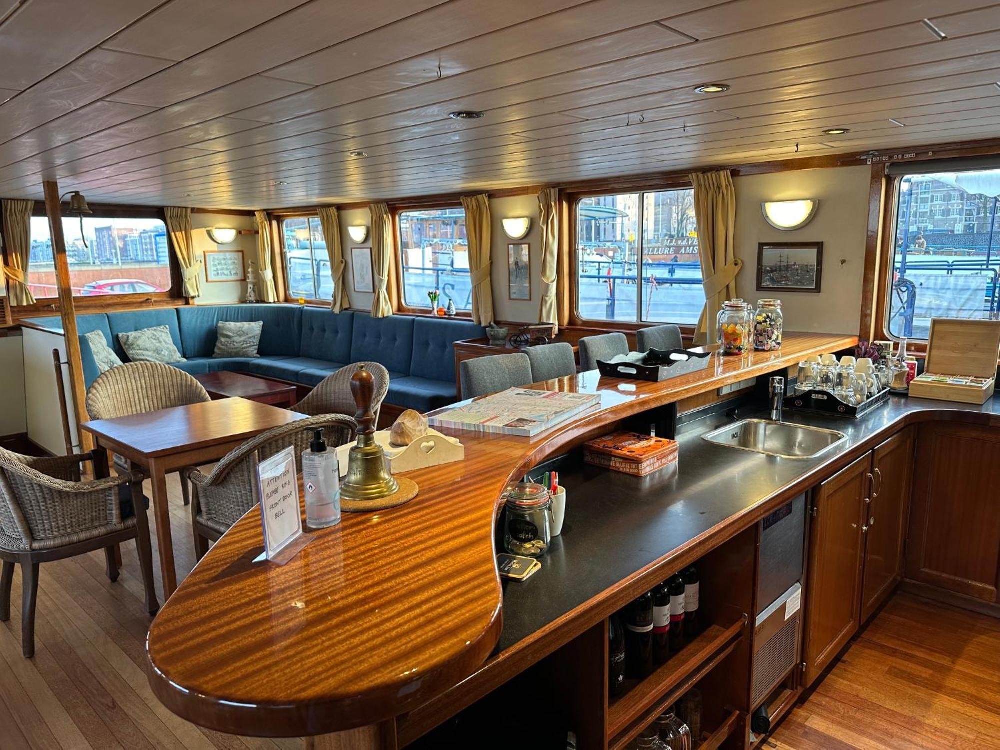 Hotelboat Angeline Амстердам Экстерьер фото