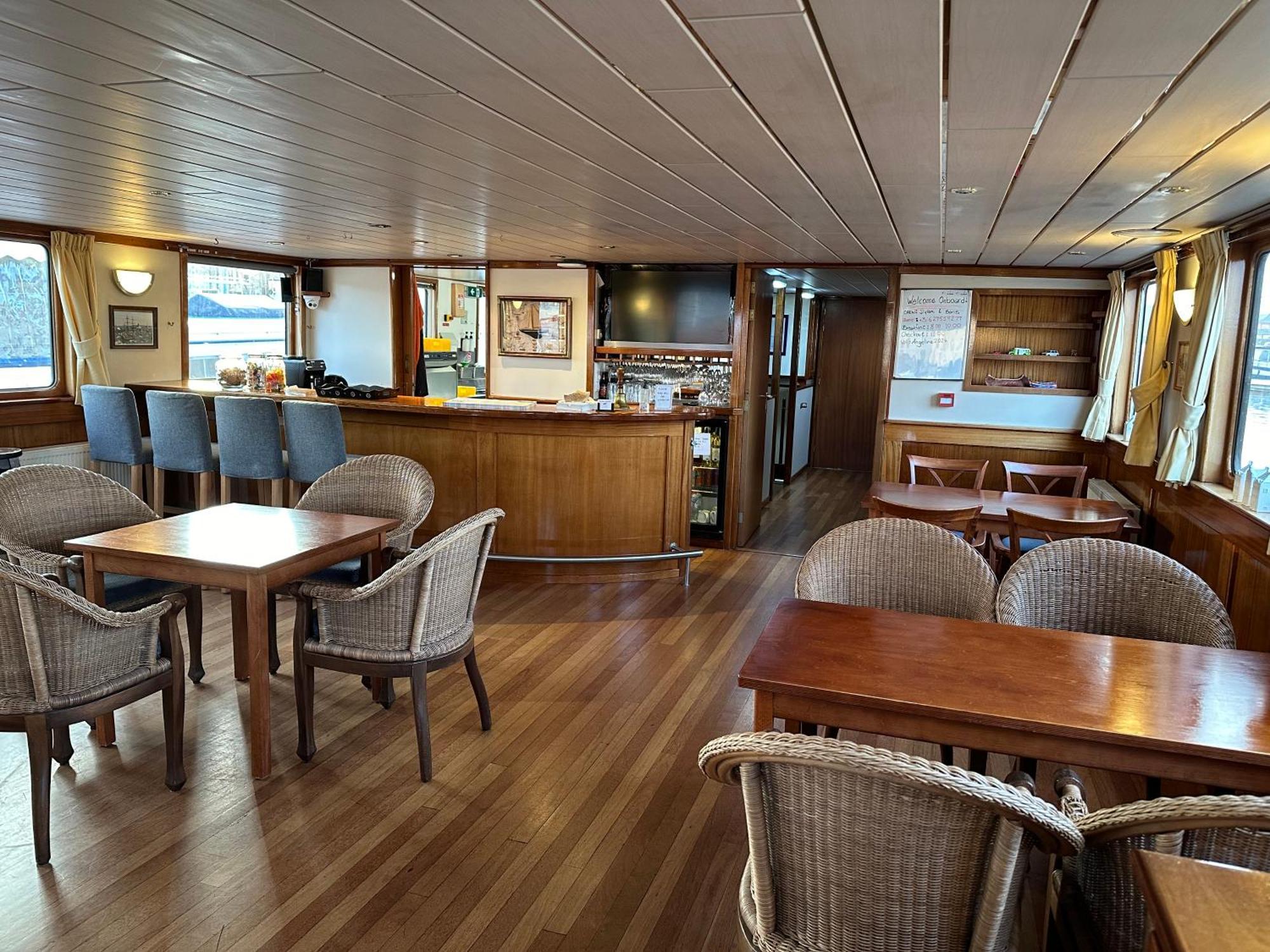 Hotelboat Angeline Амстердам Экстерьер фото