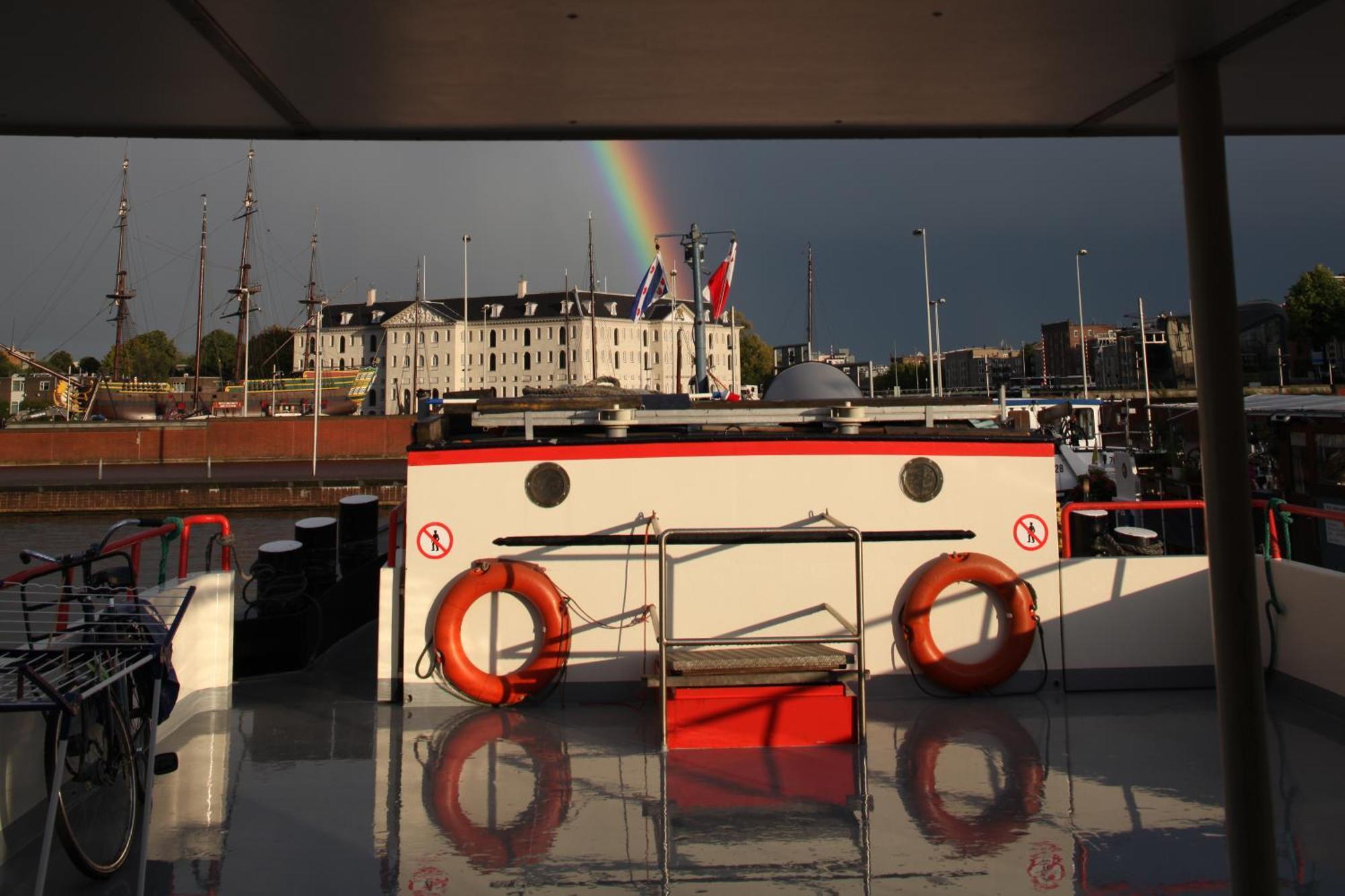 Hotelboat Angeline Амстердам Экстерьер фото